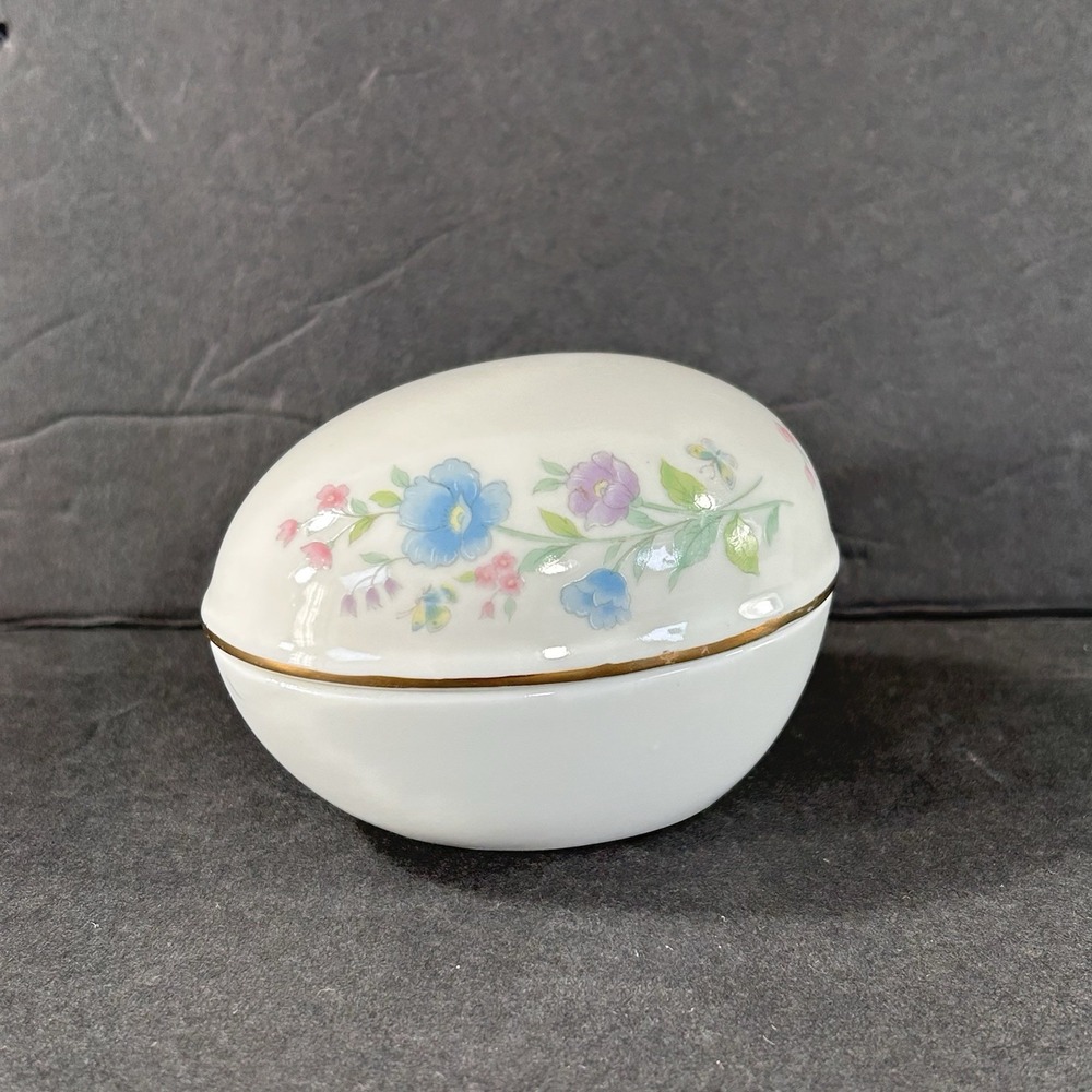 Vintage Porcelain Egg Shaped Trinket Box Floral Design Made In‎ Japan
